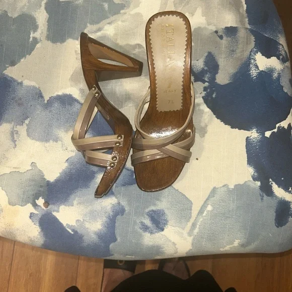 “SEND UR BEST OFFER?” Italian Shoemakers Beige Strappy Wood-Look Slide Mules 🥰 - Picture 3 of 4